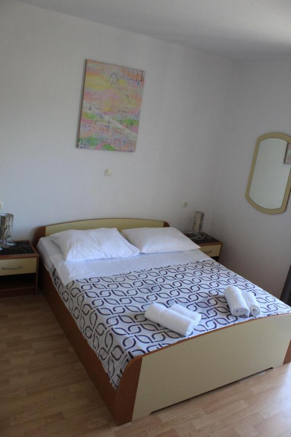 Apartments Kampor Damira 라브 외부 사진