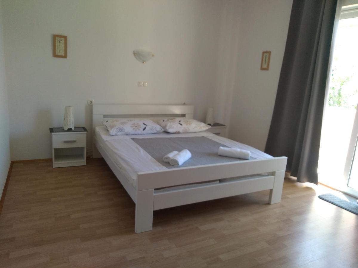 Apartments Kampor Damira 라브 외부 사진