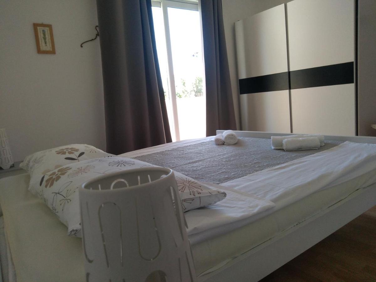 Apartments Kampor Damira 라브 외부 사진