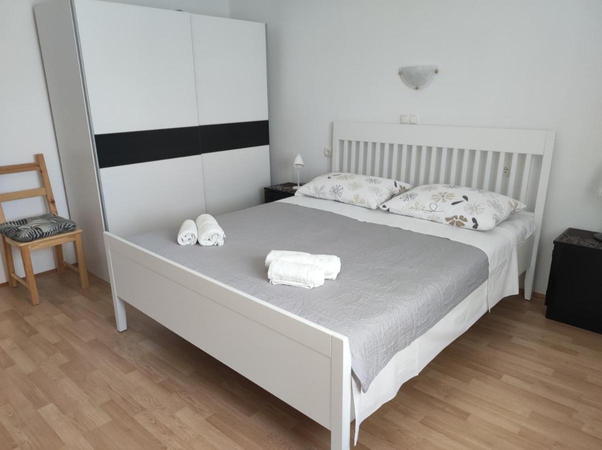 Apartments Kampor Damira 라브 외부 사진