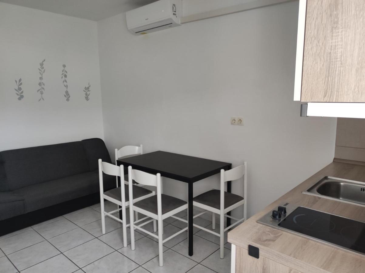 Apartments Kampor Damira 라브 외부 사진