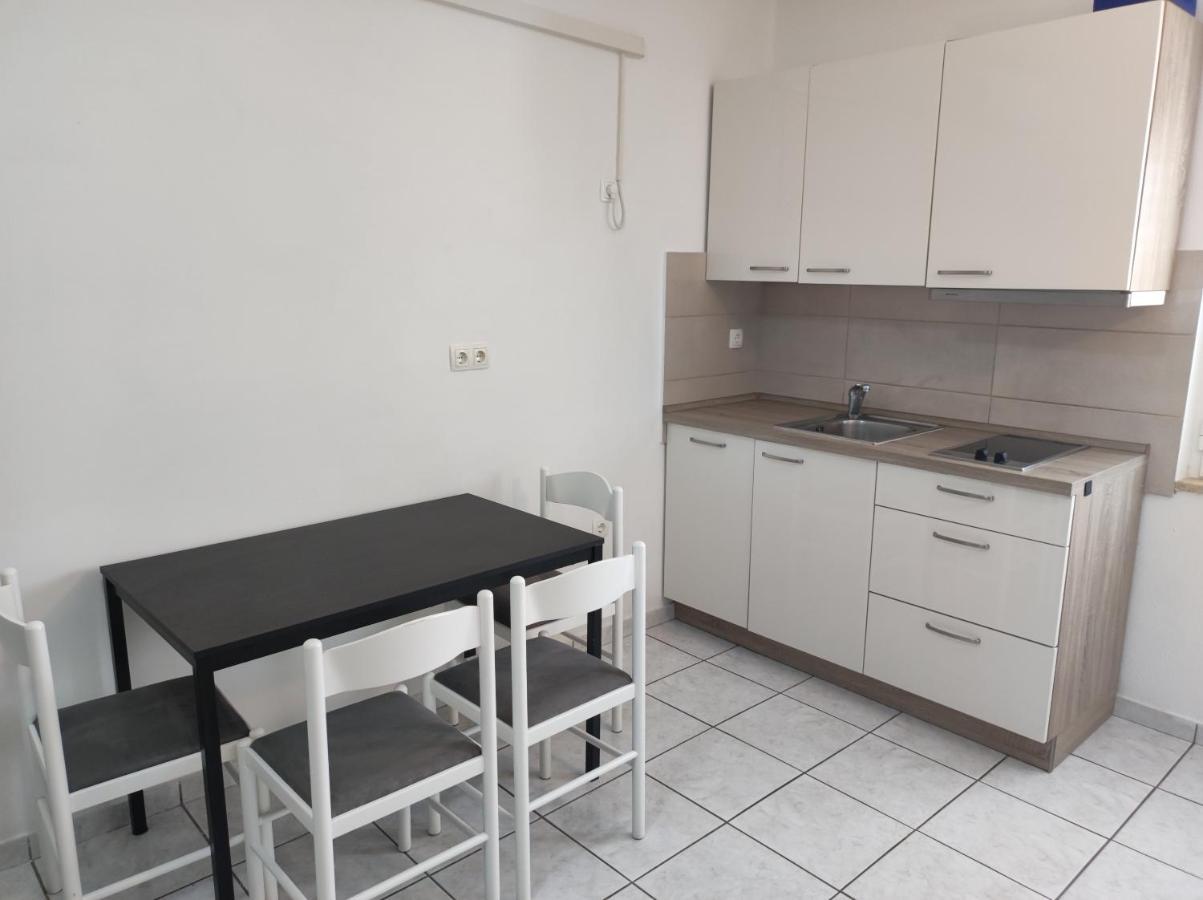 Apartments Kampor Damira 라브 외부 사진
