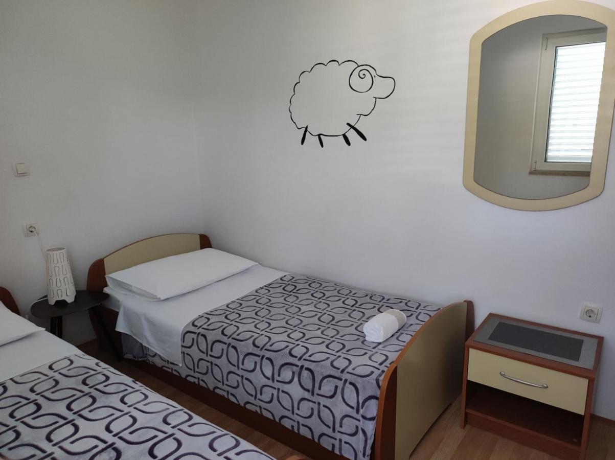 Apartments Kampor Damira 라브 외부 사진