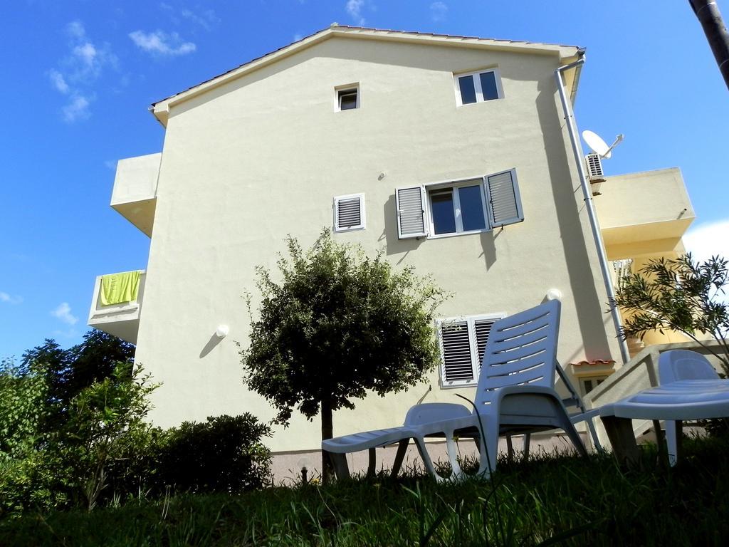 Apartments Kampor Damira 라브 외부 사진