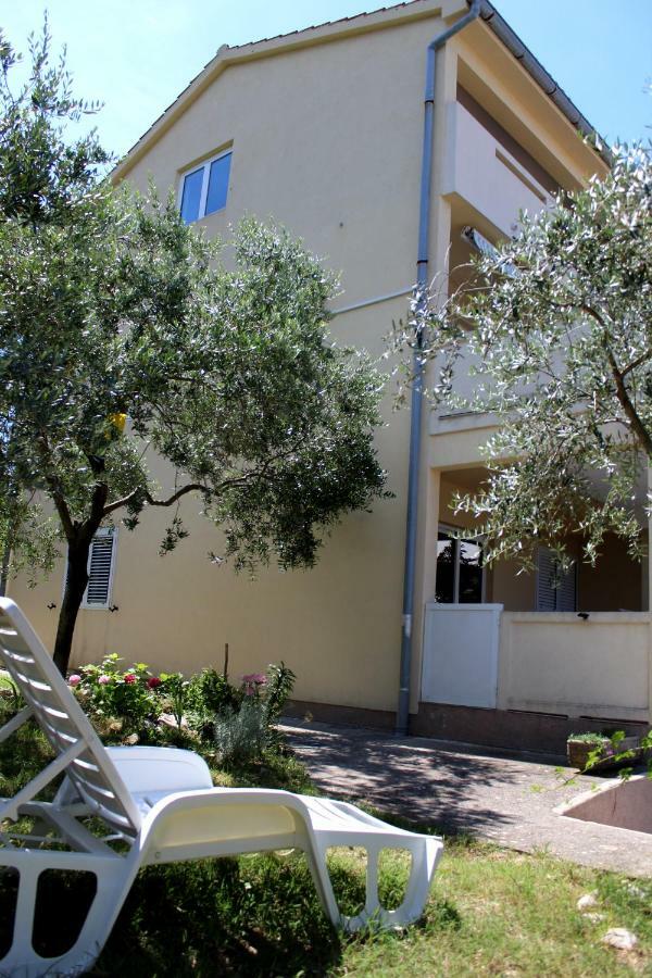 Apartments Kampor Damira 라브 외부 사진